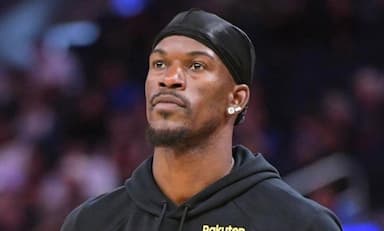 勇士官方：吉米-巴特勒腰部酸痛，提前退出今日比赛-NBA新闻