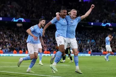 曼城VS勒沃库森：欧冠巅峰对决，哈兰德迎战德甲黑马_中场