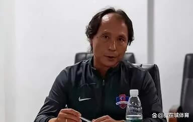 遗憾！接任仅胜2场中超遭遇降级：更衣室61岁梅州客家主帅落泪！_曲刚_比赛_赛季